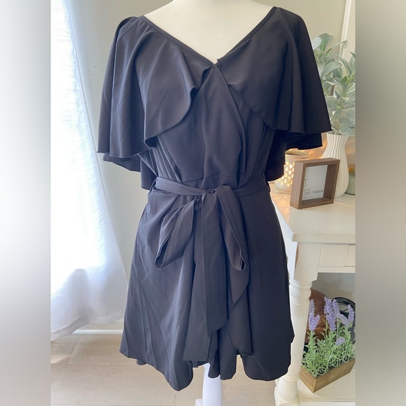 ☀️BNWOT Ruffle Trim Wrap Hem Belted Romper! - Picture 3 of 6